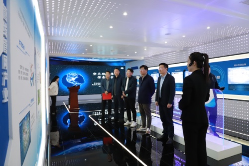 展厅队.jpg