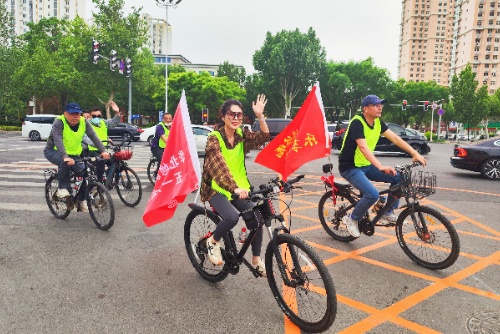 骑行队.jpg